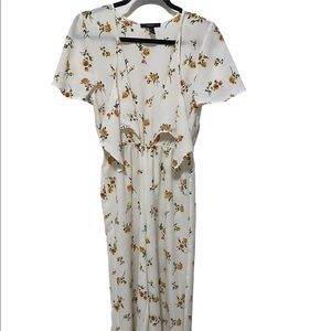 Beautiful flower print jumpsuit.